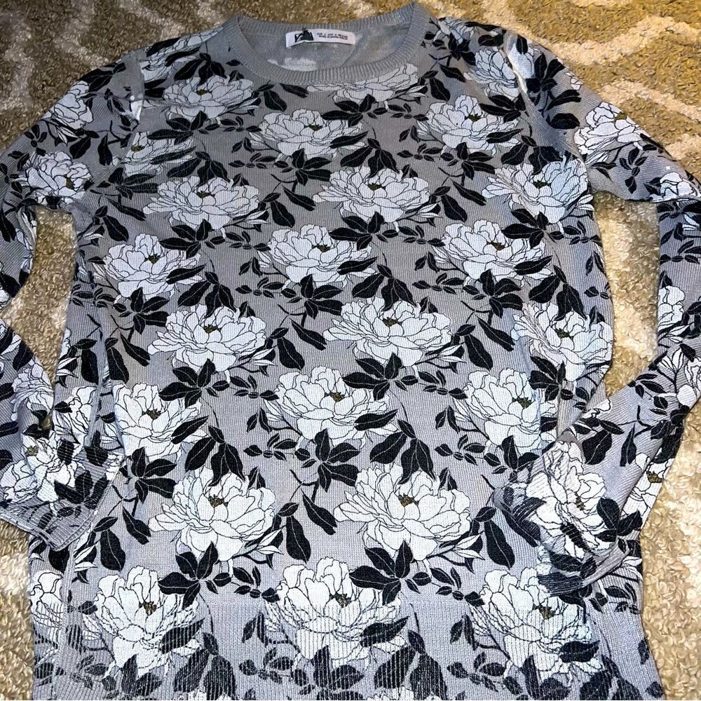 Zara size  S sweater like new